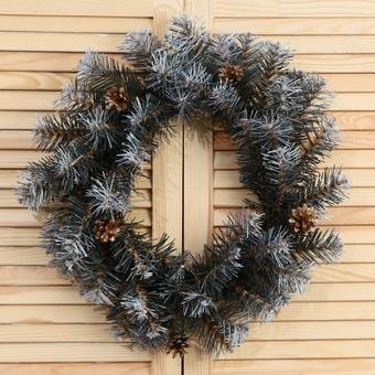 Рождественский венок Зимнее волшебство С золотыми шишками 45 см