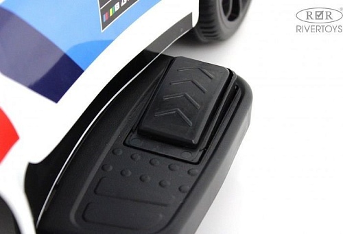 Каталка RiverToys F003FF-P (белый)