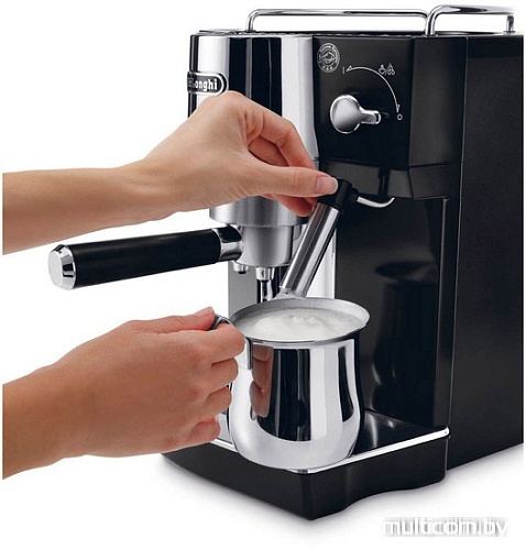 Рожковая помповая кофеварка DeLonghi EC 820.B