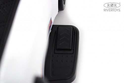 Каталка RiverToys F005FF-P (белый)