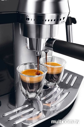 Рожковая помповая кофеварка DeLonghi EC 820.B