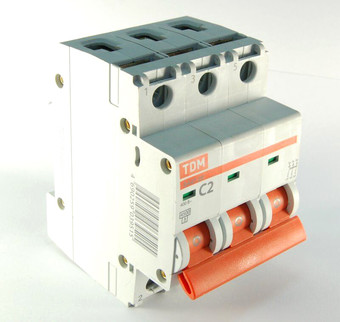 Выключатель автоматический TDM Electric ВА47-29 3Р 2А 4.5кА В SQ0206-0034