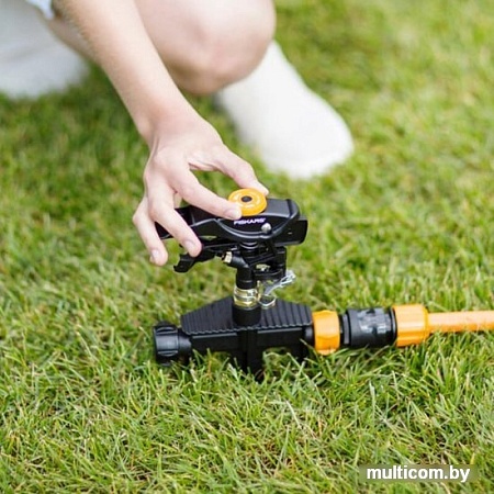 Распылитель Fiskars Импульсный на колесиках 1023656