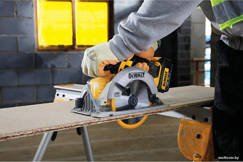 Дисковая (циркулярная) пила DeWalt DCS391NT (без АКБ, кейс)