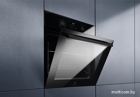 Электрический духовой шкаф Electrolux SteamBake 600 EOD6F77WZ