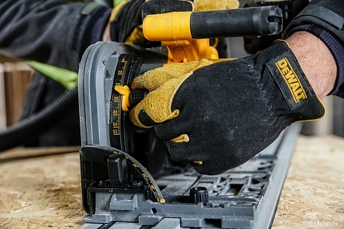 Дисковая погружная DeWalt DCS520T2 (с 2-мя АКБ, кейс)