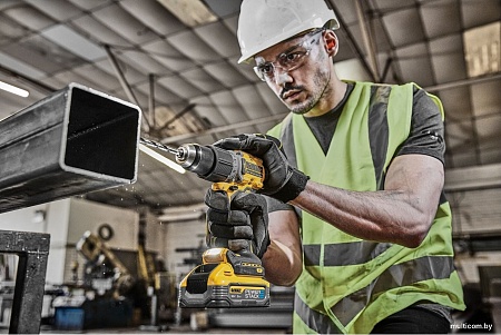 Ударная дрель-шуруповерт DeWalt DCD805H2T (с 2-мя АКБ 5 Ач, кейс)