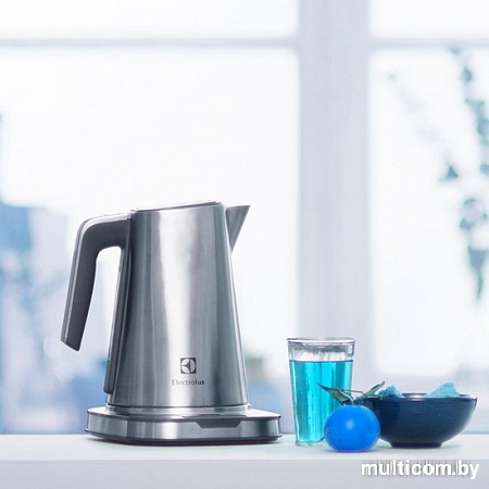 Чайник Electrolux EEWA7800