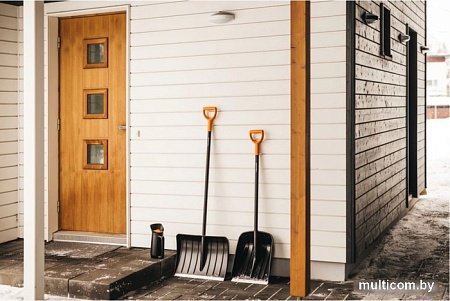 Лопата для уборки снега Fiskars Solid 1052526