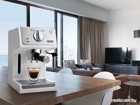 Рожковая кофеварка DeLonghi ECP 33.21.W