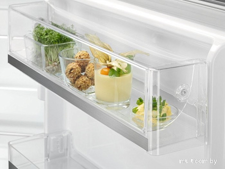 Мини-холодильник Electrolux LXB1AE13W0