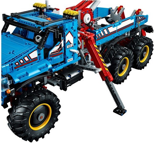Конструктор LEGO Technic 42070 Аварийный внедорожник 6х6