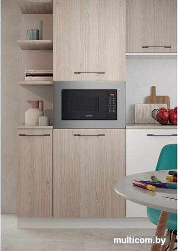 Микроволновая печь Indesit MWI 120 GX