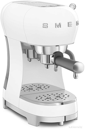 Рожковая кофеварка Smeg ECF02WHEU