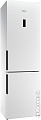 Холодильник с морозильником Hotpoint-Ariston HF 5200 W