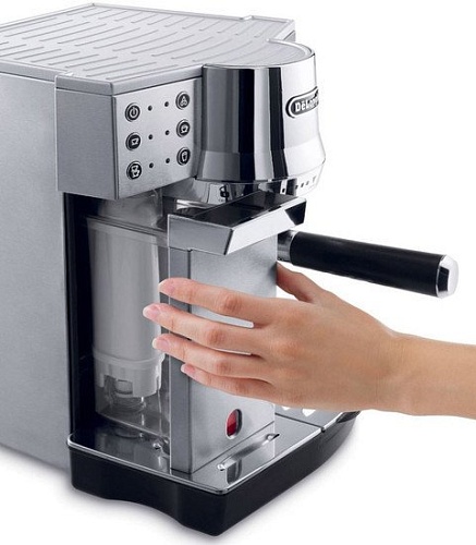 Рожковая помповая кофеварка DeLonghi EC 860.M