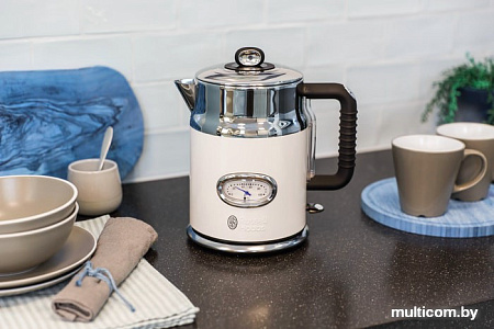 Электрочайник Russell Hobbs 21674-70 Retro Classic