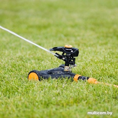 Распылитель Fiskars Импульсный на колесиках 1023656