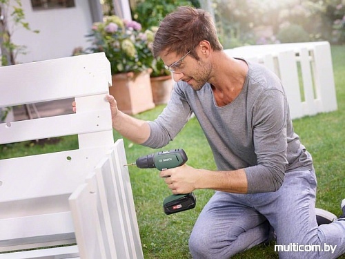 Дрель-шуруповерт Bosch UniversalDrill 18 06039C8002 (с 2-мя АКБ)