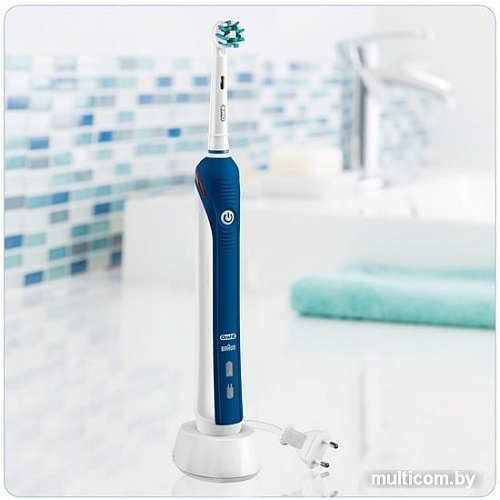 Электрическая зубная щетка Braun Oral-B Pro 2 2000N D501.513.2 (синий)