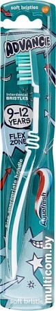 Зубная щетка Aquafresh Advance (9-12 лет)