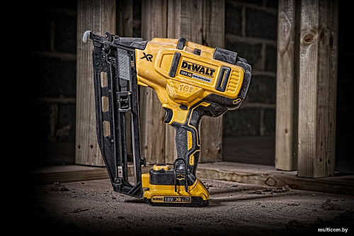 DeWalt DCN660D2 (с 2-мя АКБ, кейс)