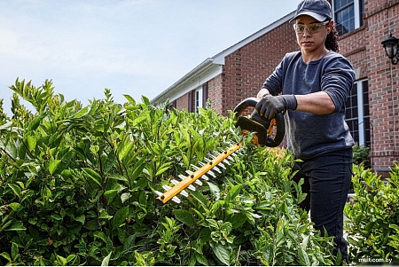 Кусторез DeWalt DCMHT573X1 (с 1-им АКБ)