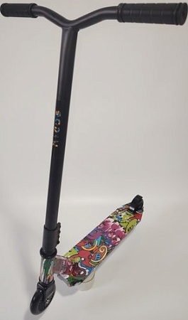 Трюковый самокат Ricos Blaze JL-301P (черный/граффити фиолетовый)