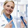 Электрическая зубная щетка Braun Oral-B Pro 2 2000N D501.513.2 (синий)