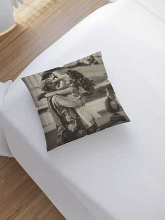 Чехол на подушку JoyArty Встреча с любимым sl_78577