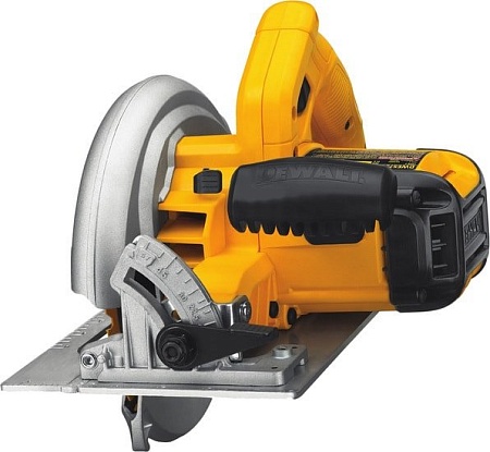 Дисковая пила DeWalt DWE575
