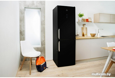 Холодильник Indesit DF 5200 B