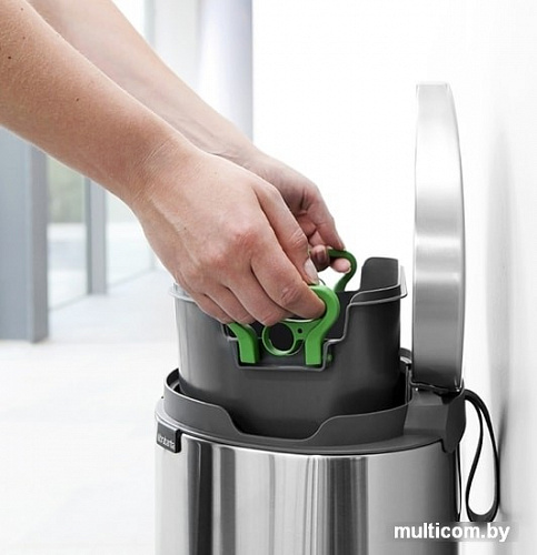 Brabantia FlatBack+ 30 л (стальной матовый с защитой от отпечатков)