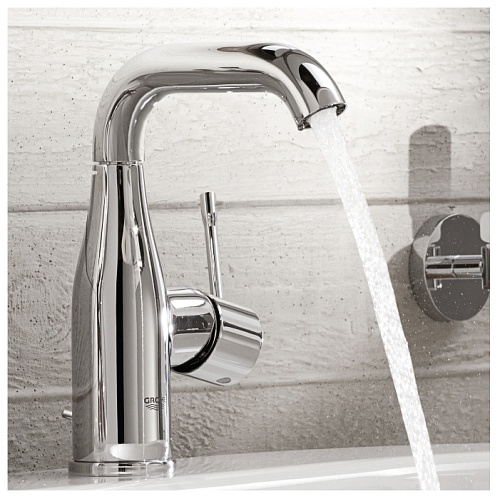 Однорычажный смеситель Grohe Essence+ 23463001