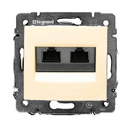 Розетка компьютерная Legrand Valena 774139