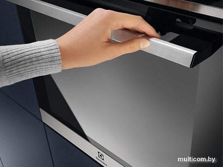 Электрический духовой шкаф Electrolux SteamBake 600 EOD6C77WX