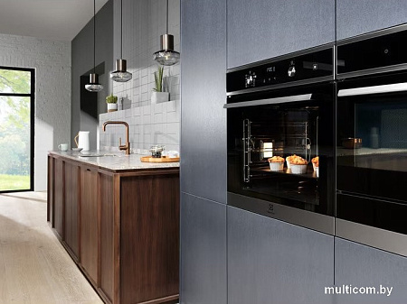Электрический духовой шкаф Electrolux SteamBake 600 EOD6F77WZ