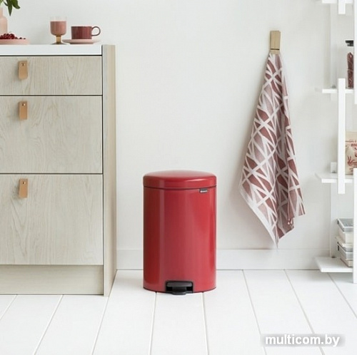 Brabantia Pedal Bin NewIcon 20 л (пламенный красный)
