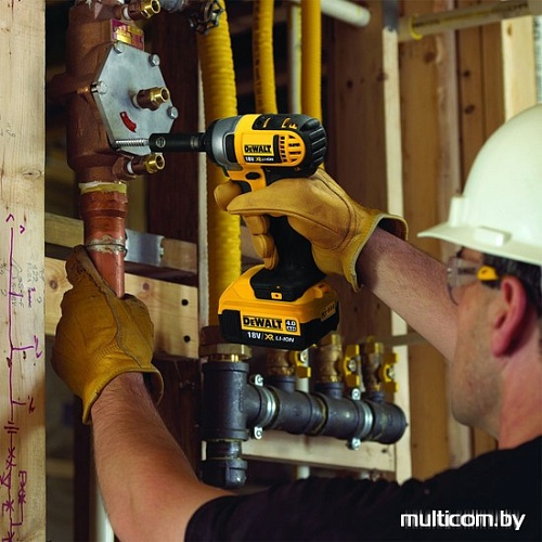 Ударный гайковерт DeWalt DCF880M2