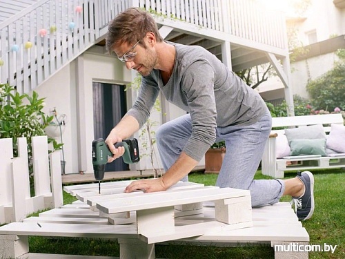 Дрель-шуруповерт Bosch UniversalDrill 18 06039C8002 (с 2-мя АКБ)