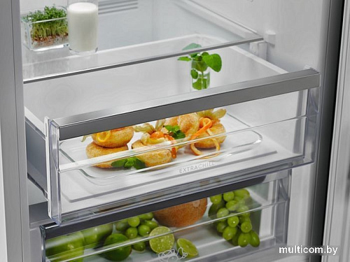 Холодильник Electrolux LNC7ME32W2